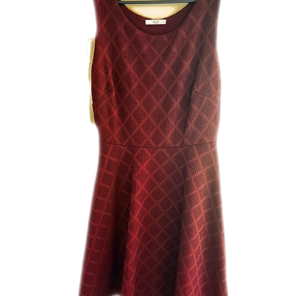 Chic Maroon Sleeveless Dress